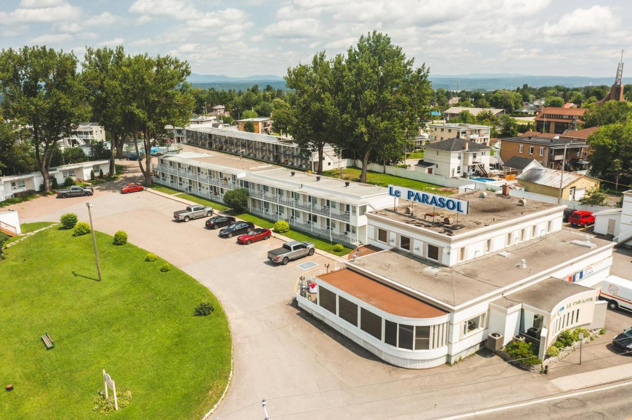 Auberge le Parasol Chicoutimi Extérieur photo