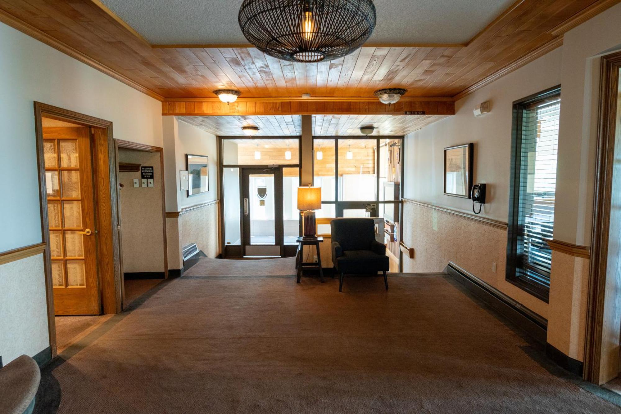 Auberge le Parasol Chicoutimi Extérieur photo