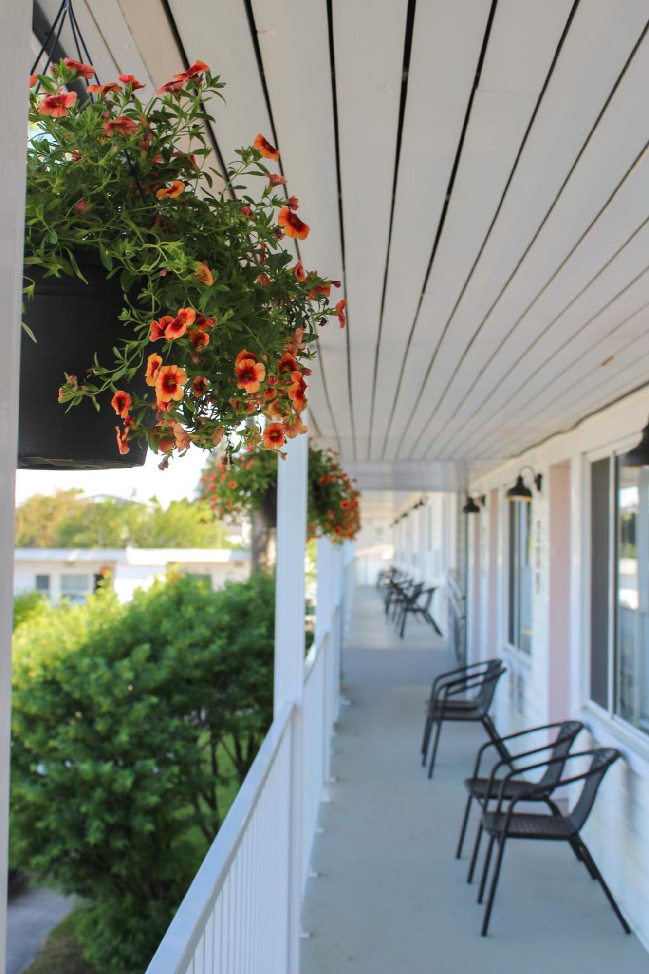 Auberge le Parasol Chicoutimi Extérieur photo