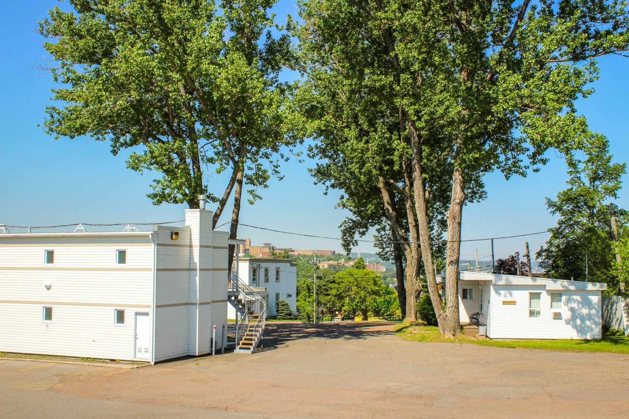 Auberge le Parasol Chicoutimi Extérieur photo