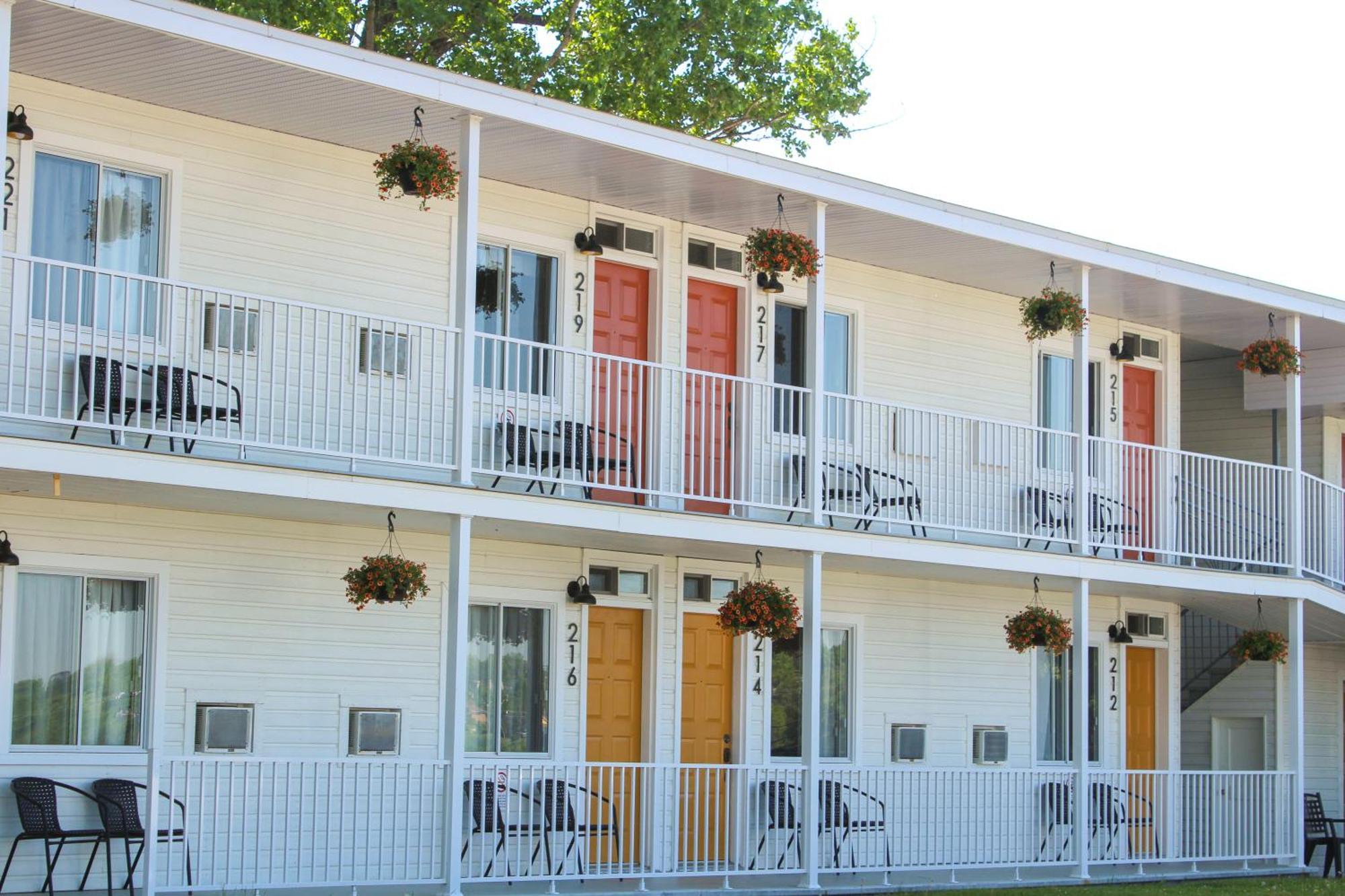 Auberge le Parasol Chicoutimi Extérieur photo