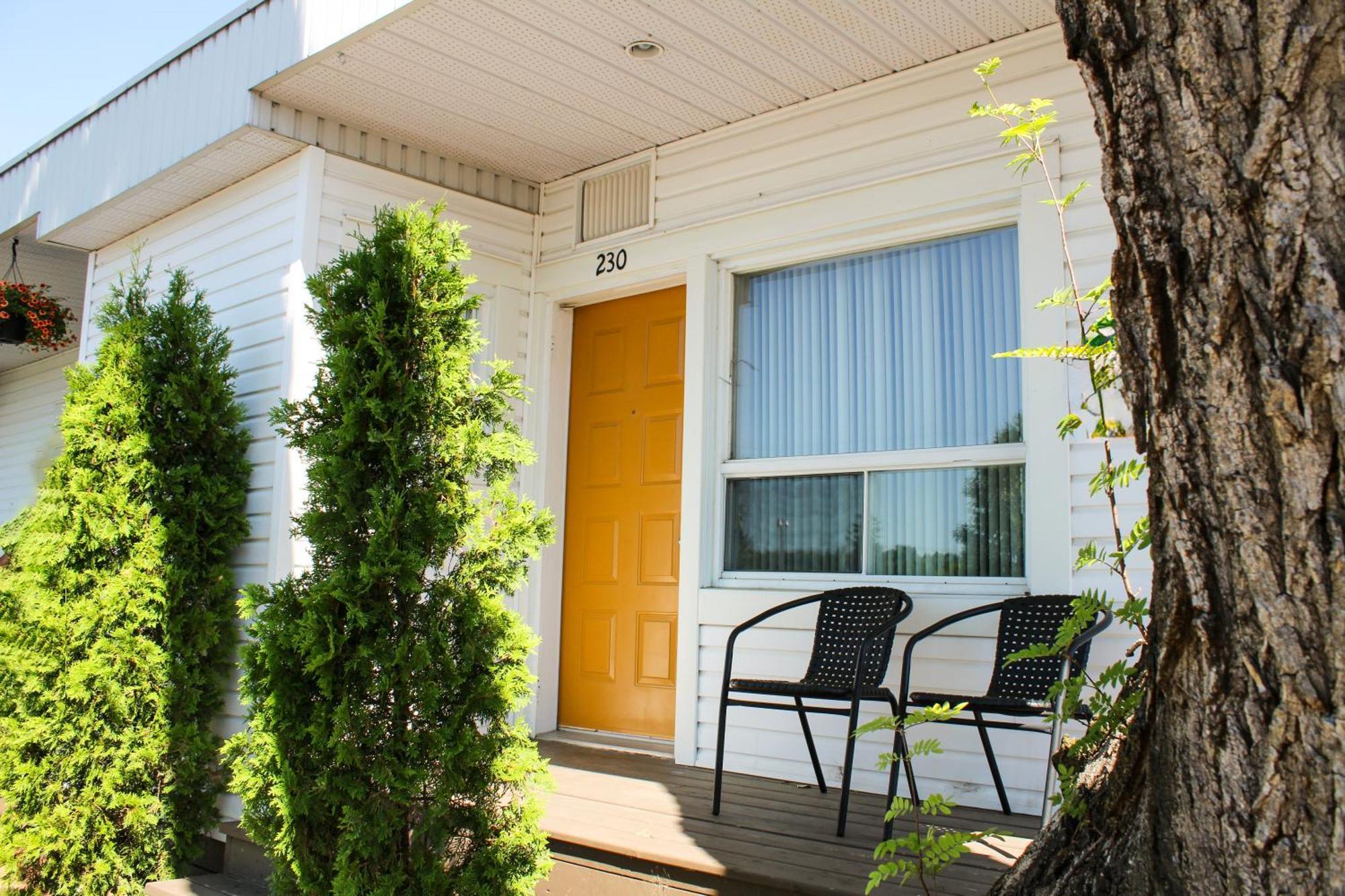 Auberge le Parasol Chicoutimi Extérieur photo