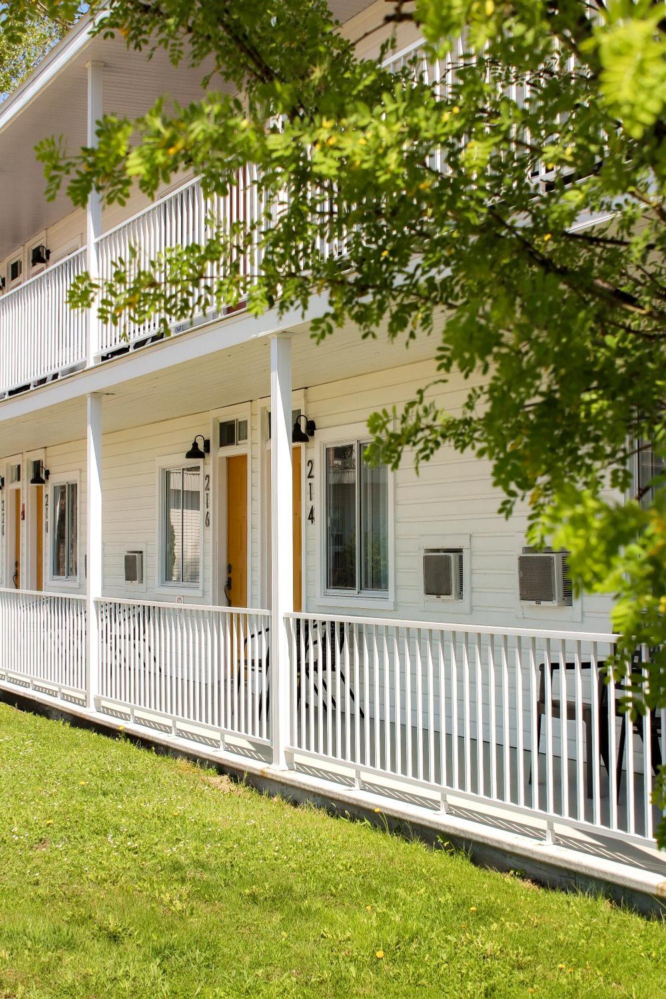 Auberge le Parasol Chicoutimi Extérieur photo