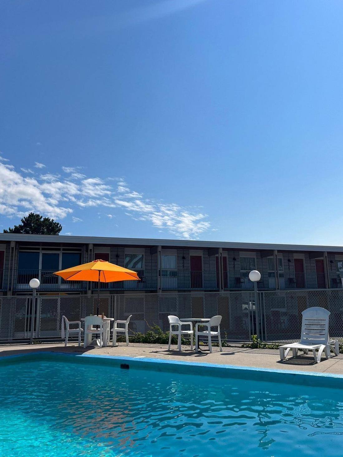 Auberge le Parasol Chicoutimi Extérieur photo