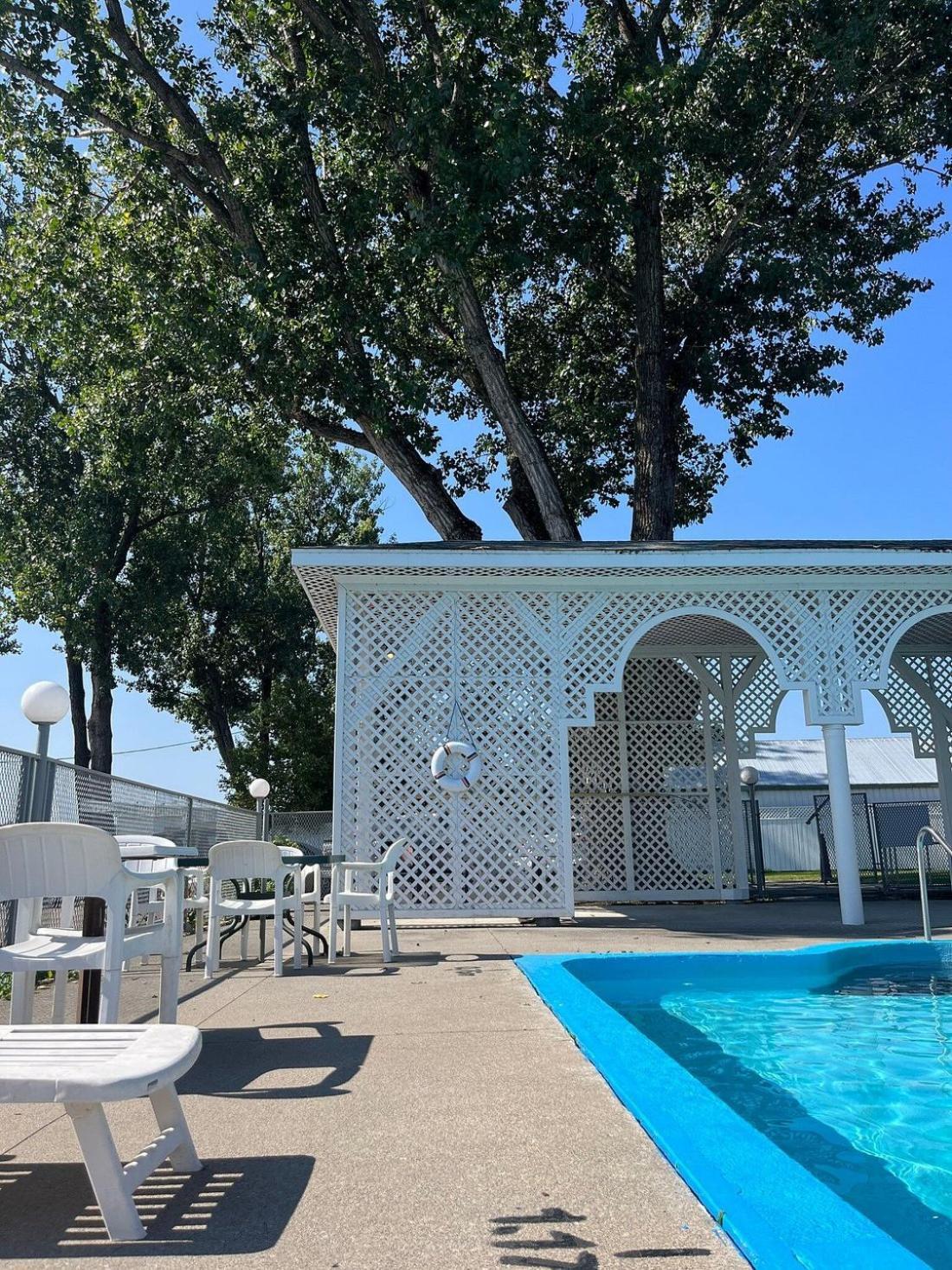 Auberge le Parasol Chicoutimi Extérieur photo
