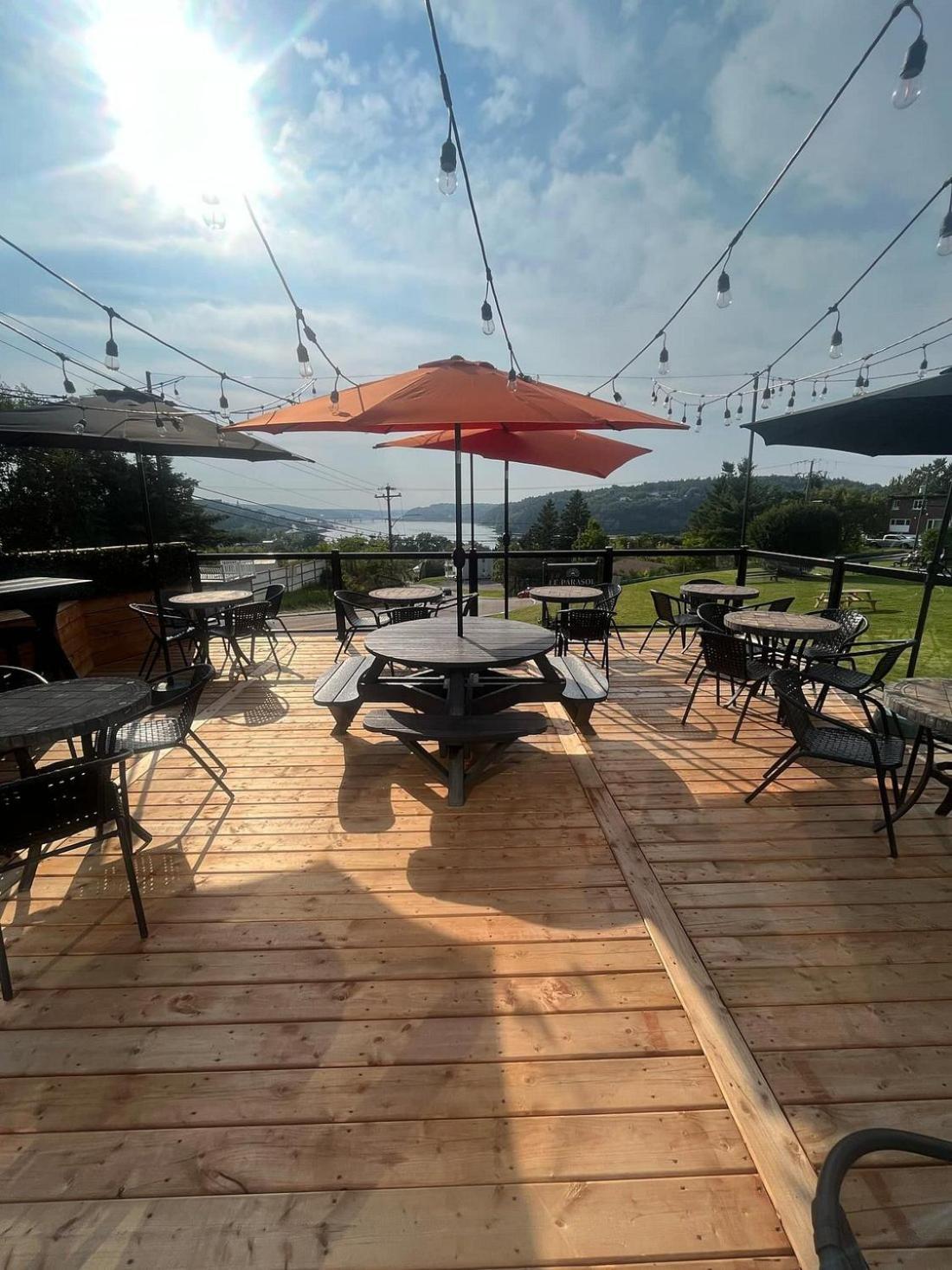 Auberge le Parasol Chicoutimi Extérieur photo